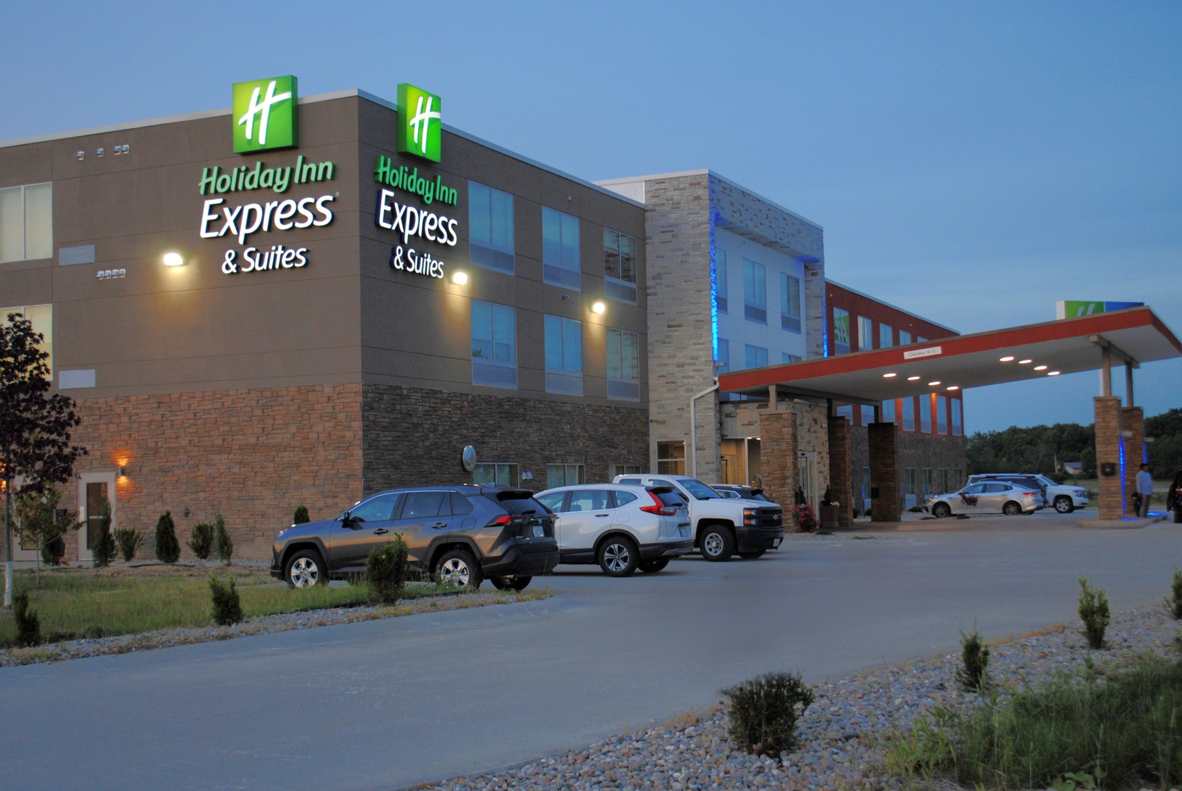 Holiday Inn Express & Suites - Columbia City By Ihg Exterior photo